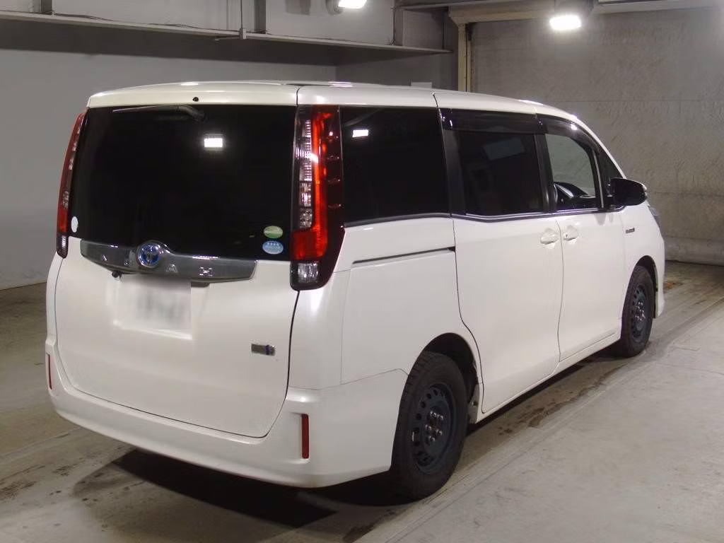 TOYOTA NOAH