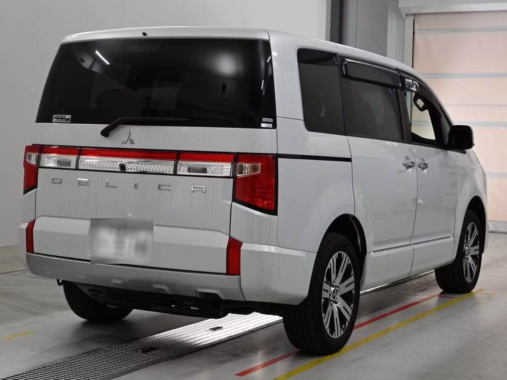MITSUBISHI DELICA D:5