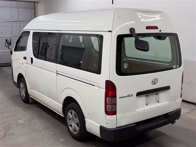 TOYOTA REGIUS ACE