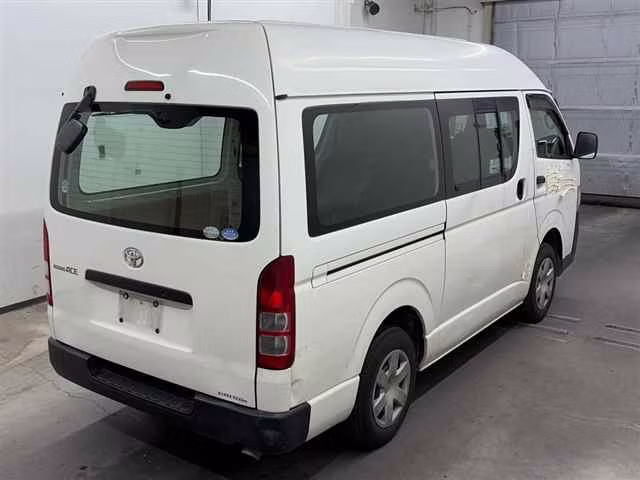 TOYOTA REGIUS ACE