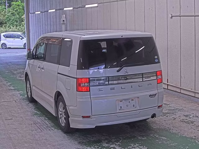 MITSUBISHI DELICA D:5
