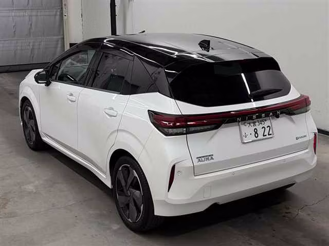 NISSAN AURA