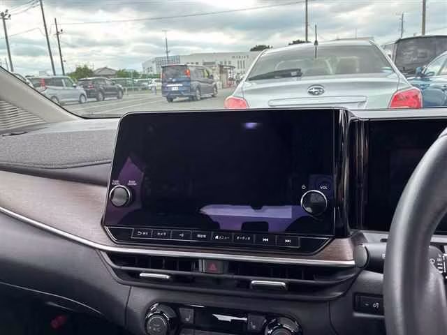 NISSAN AURA