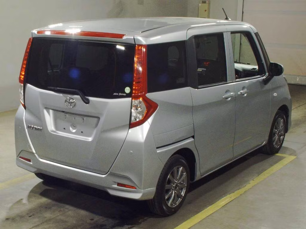TOYOTA ROOMY