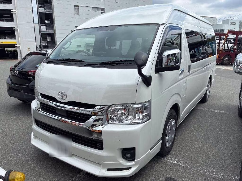 TOYOTA HIACE