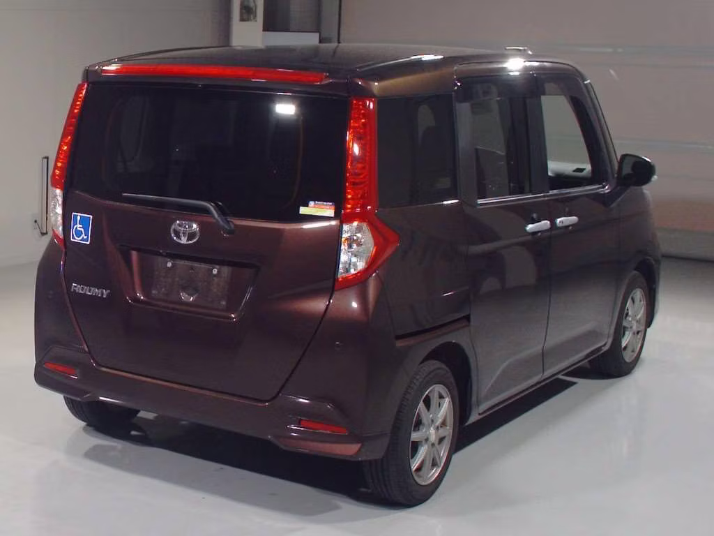 TOYOTA ROOMY