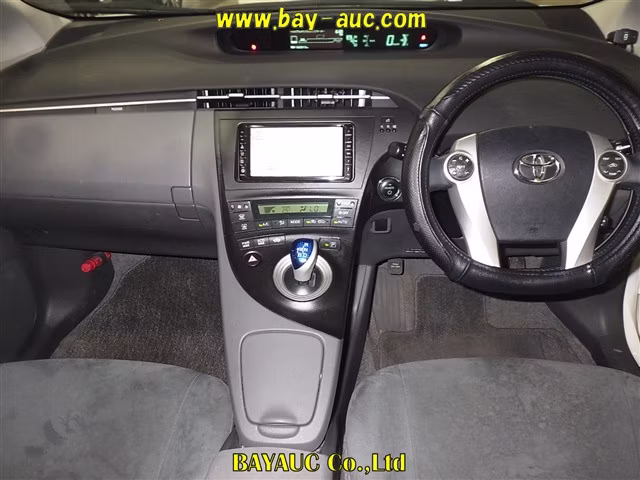 TOYOTA PRIUS
