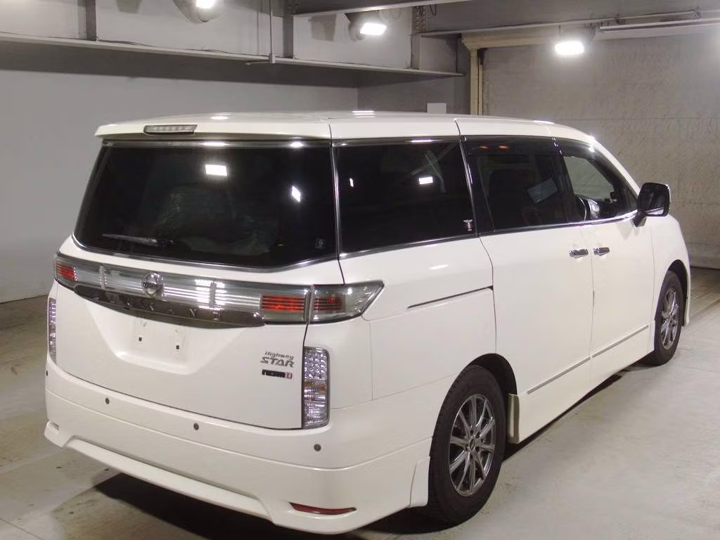 NISSAN ELGRAND
