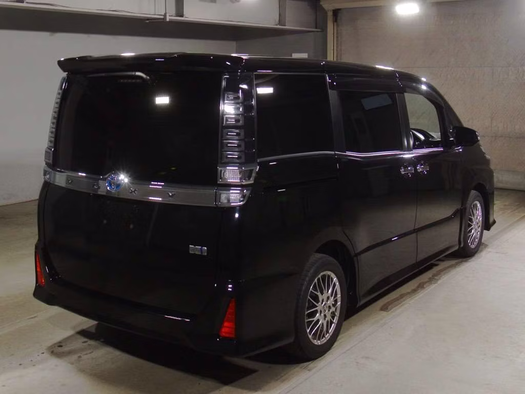 TOYOTA VOXY
