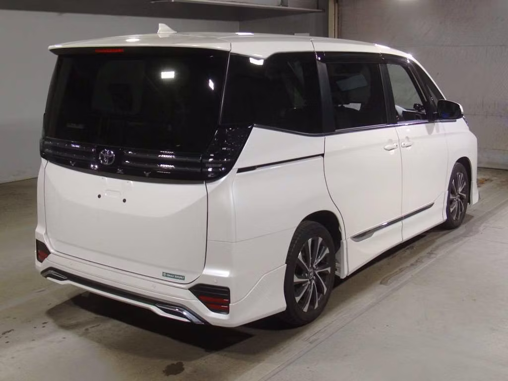 TOYOTA VOXY