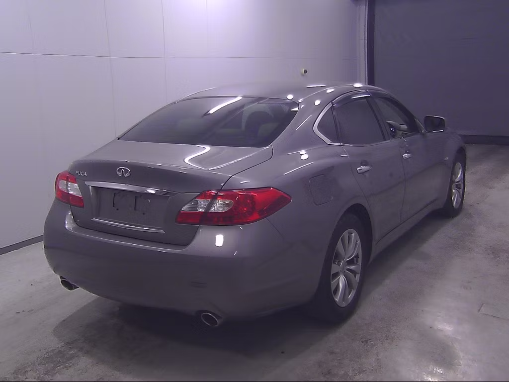 NISSAN FUGA
