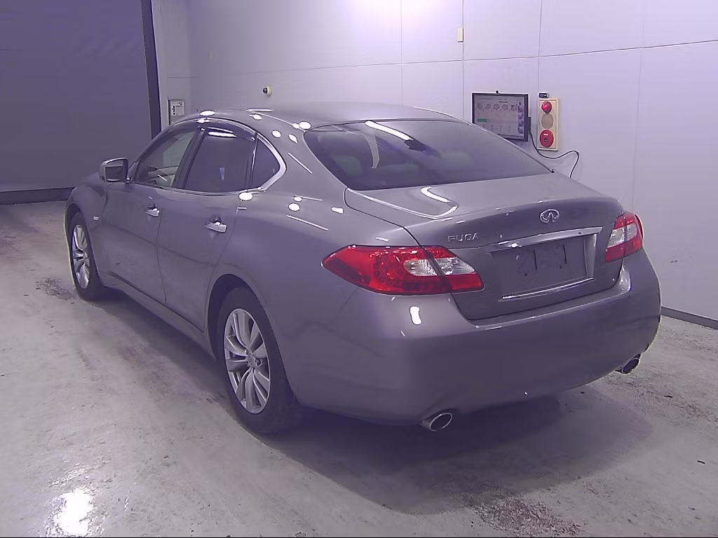 NISSAN FUGA
