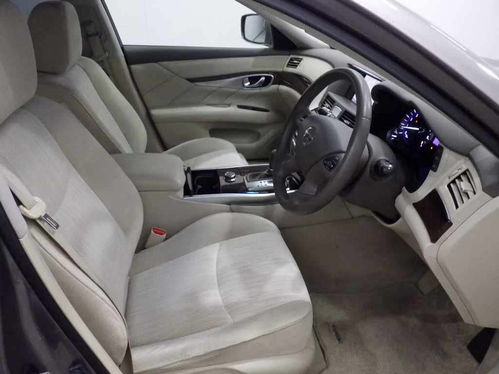 NISSAN FUGA