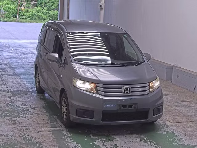 HONDA FREED SPIKE