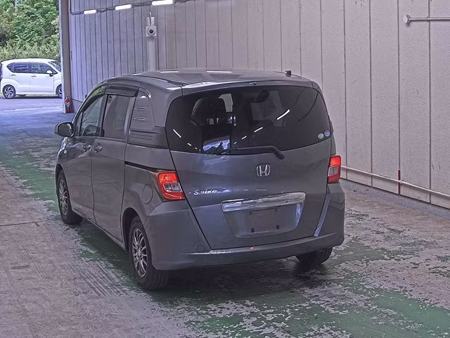 HONDA FREED SPIKE