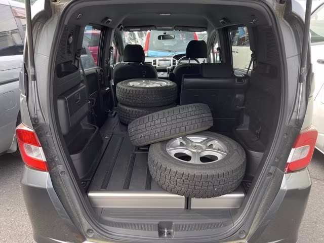HONDA FREED SPIKE