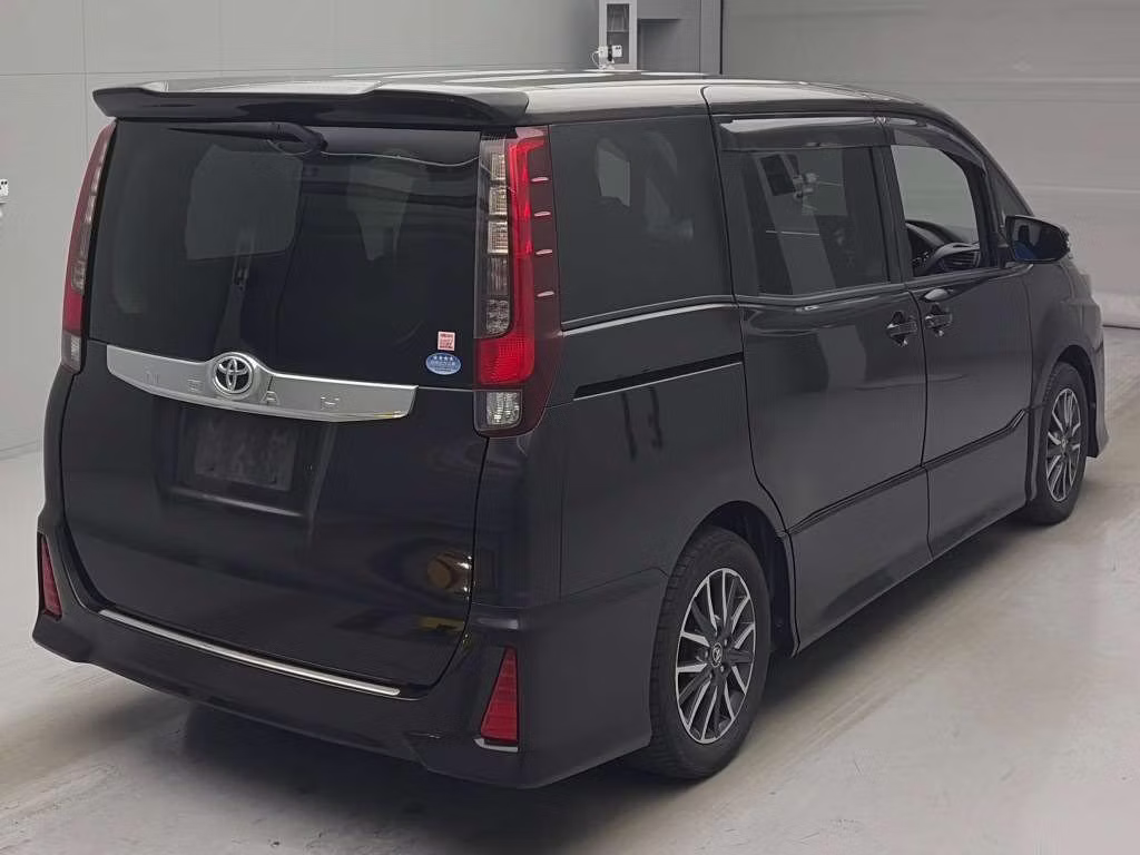 TOYOTA NOAH