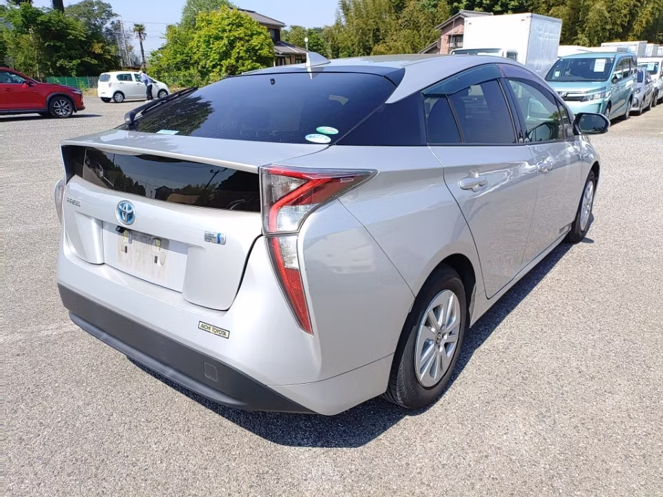 TOYOTA PRIUS