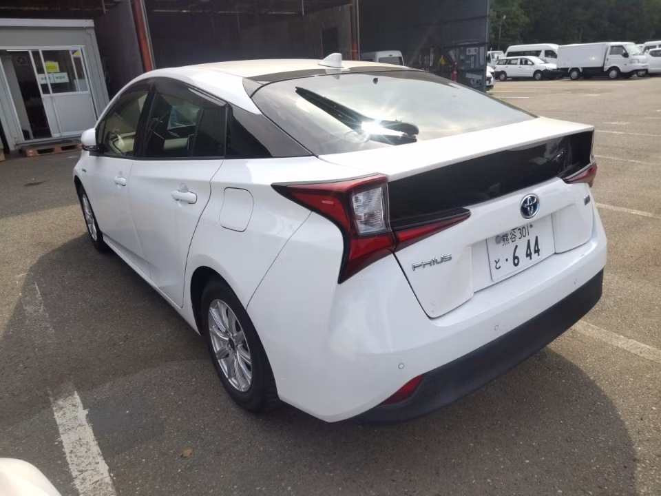 TOYOTA PRIUS