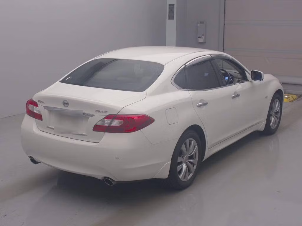 NISSAN FUGA