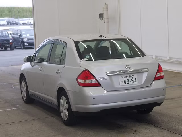 NISSAN TIIDA LATIO