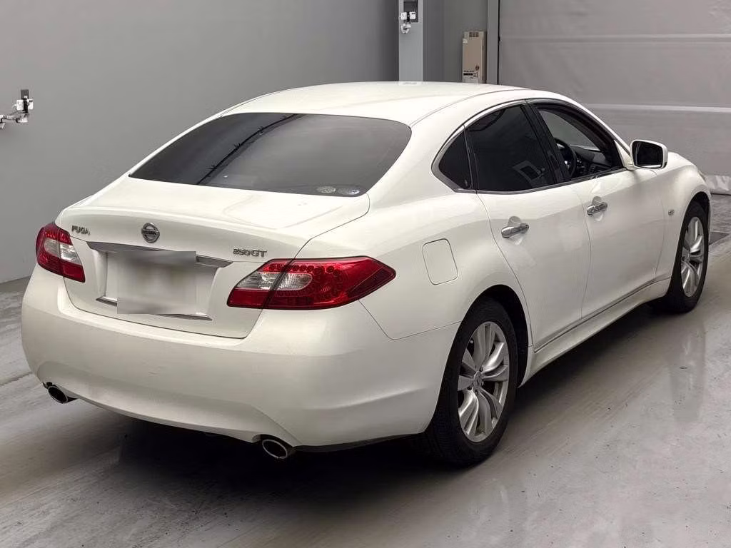 NISSAN FUGA