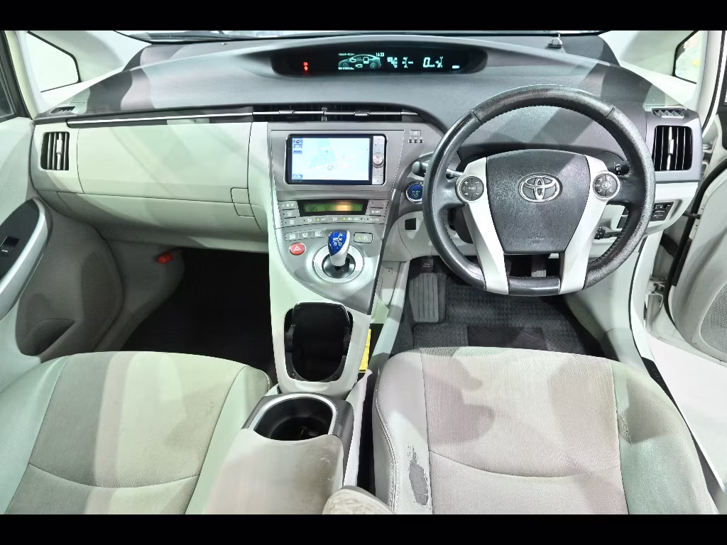 TOYOTA PRIUS