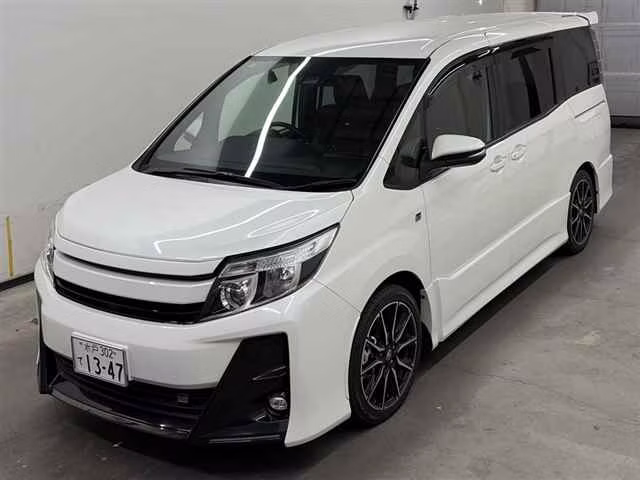 TOYOTA NOAH