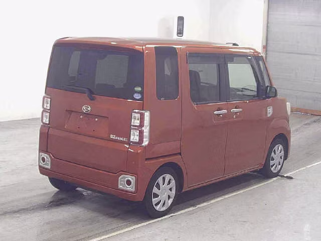 DAIHATSU WAKE