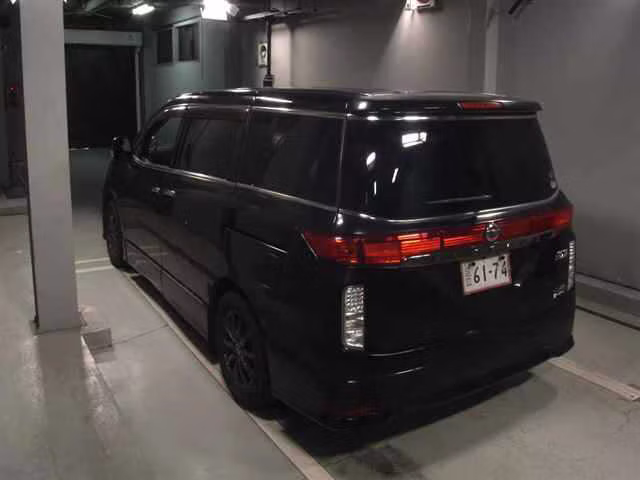 NISSAN ELGRAND