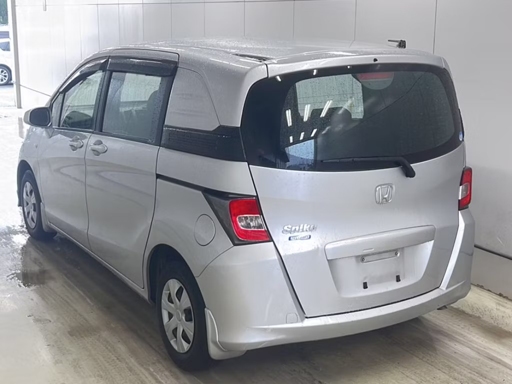 HONDA FREED SPIKE