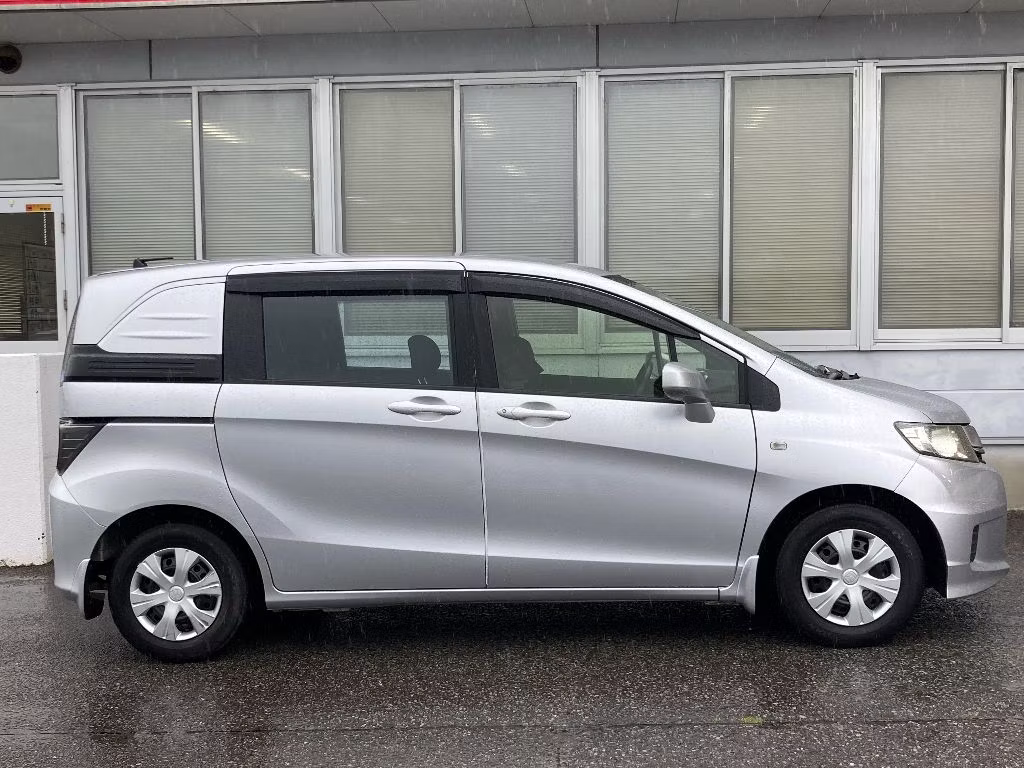 HONDA FREED SPIKE