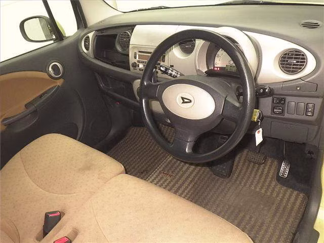 DAIHATSU MOVE LATTE