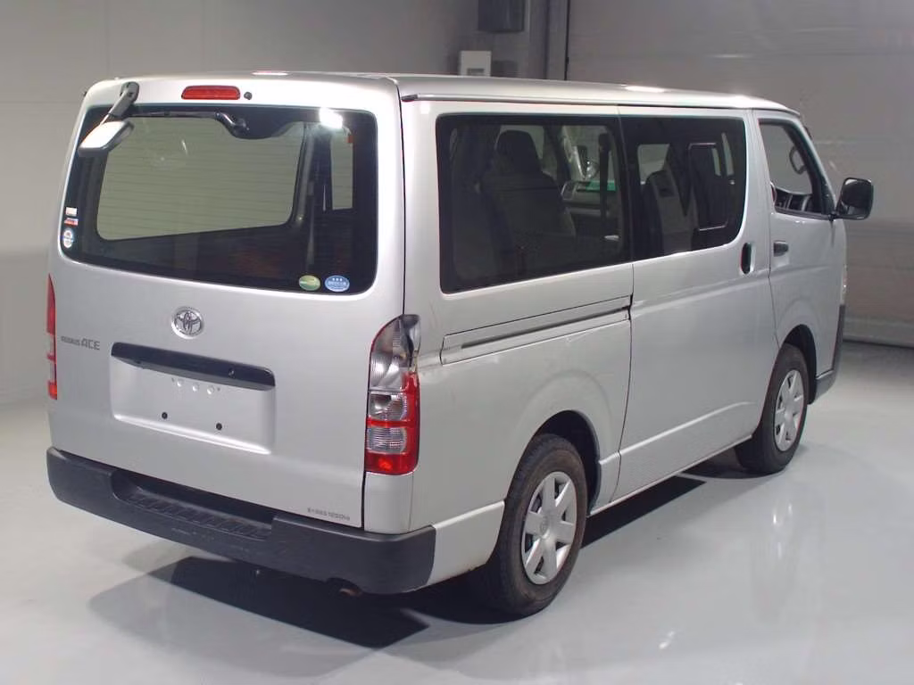 TOYOTA REGIUS ACE