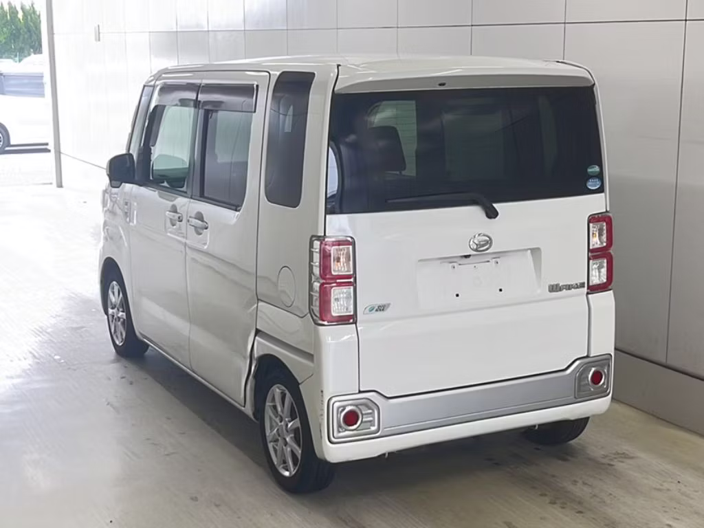DAIHATSU WAKE