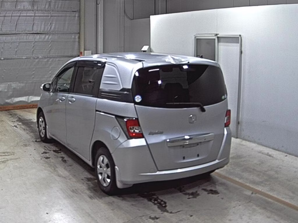 HONDA FREED SPIKE