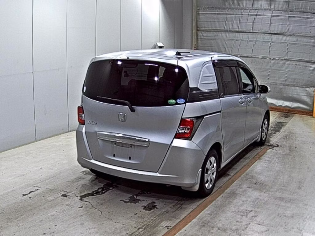 HONDA FREED SPIKE