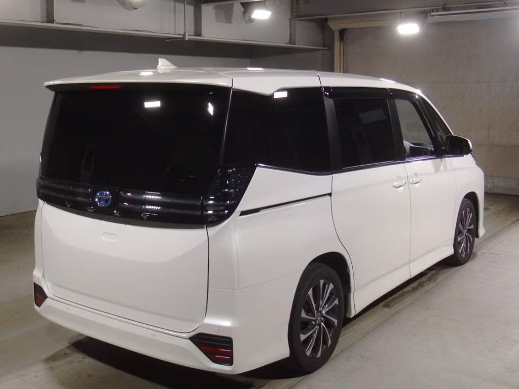 TOYOTA VOXY