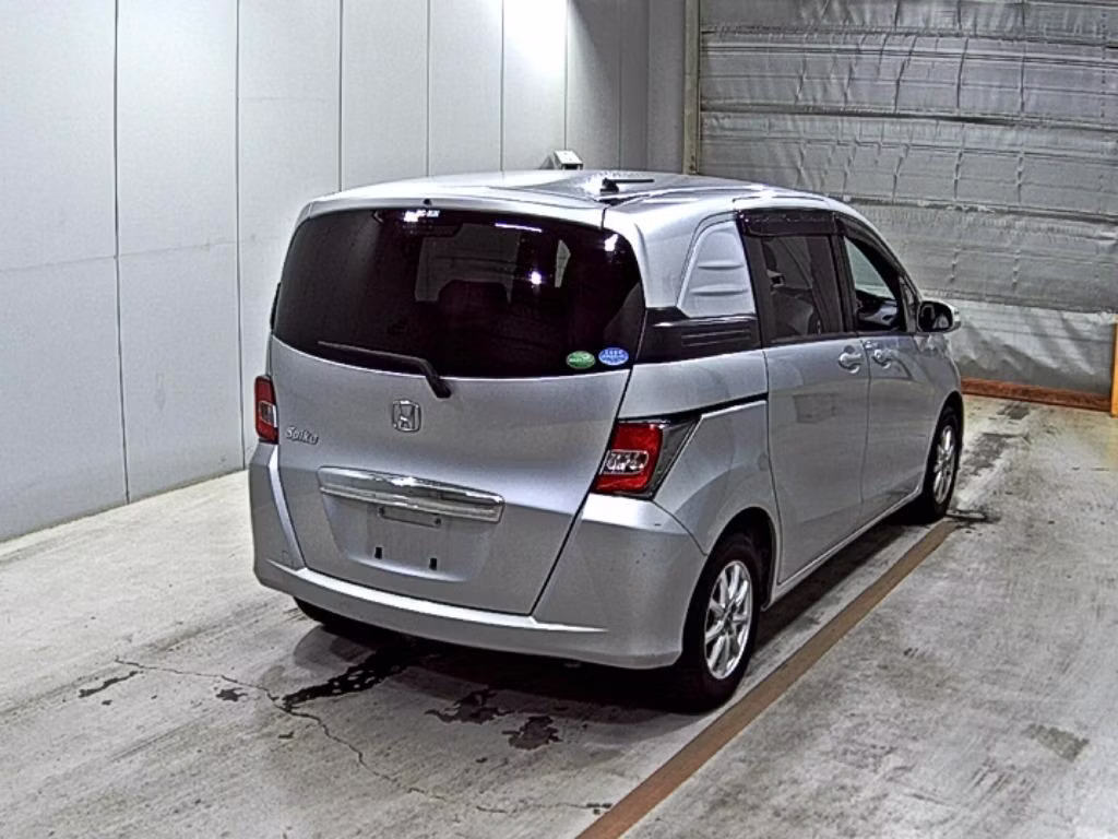 HONDA FREED SPIKE