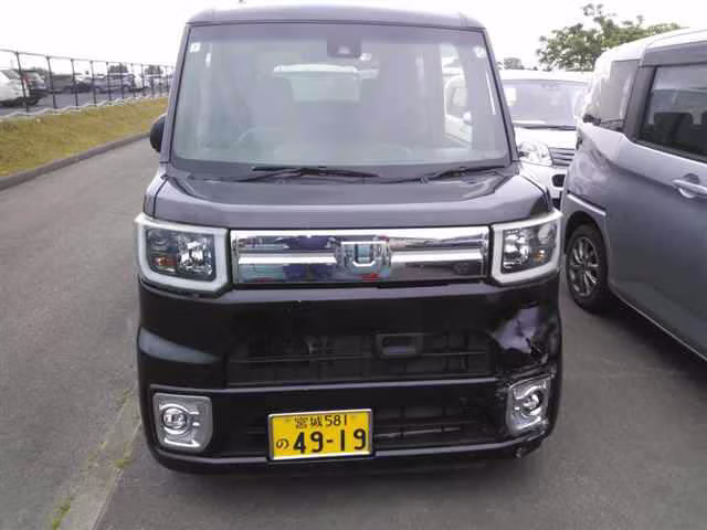 DAIHATSU WAKE