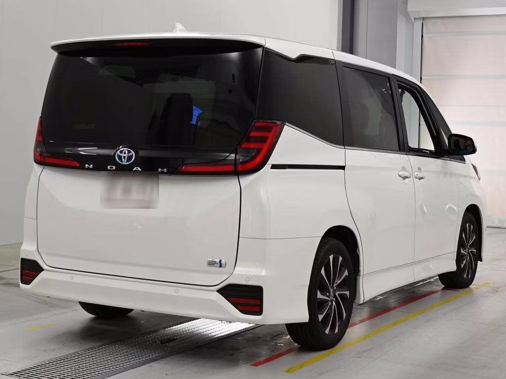 TOYOTA NOAH
