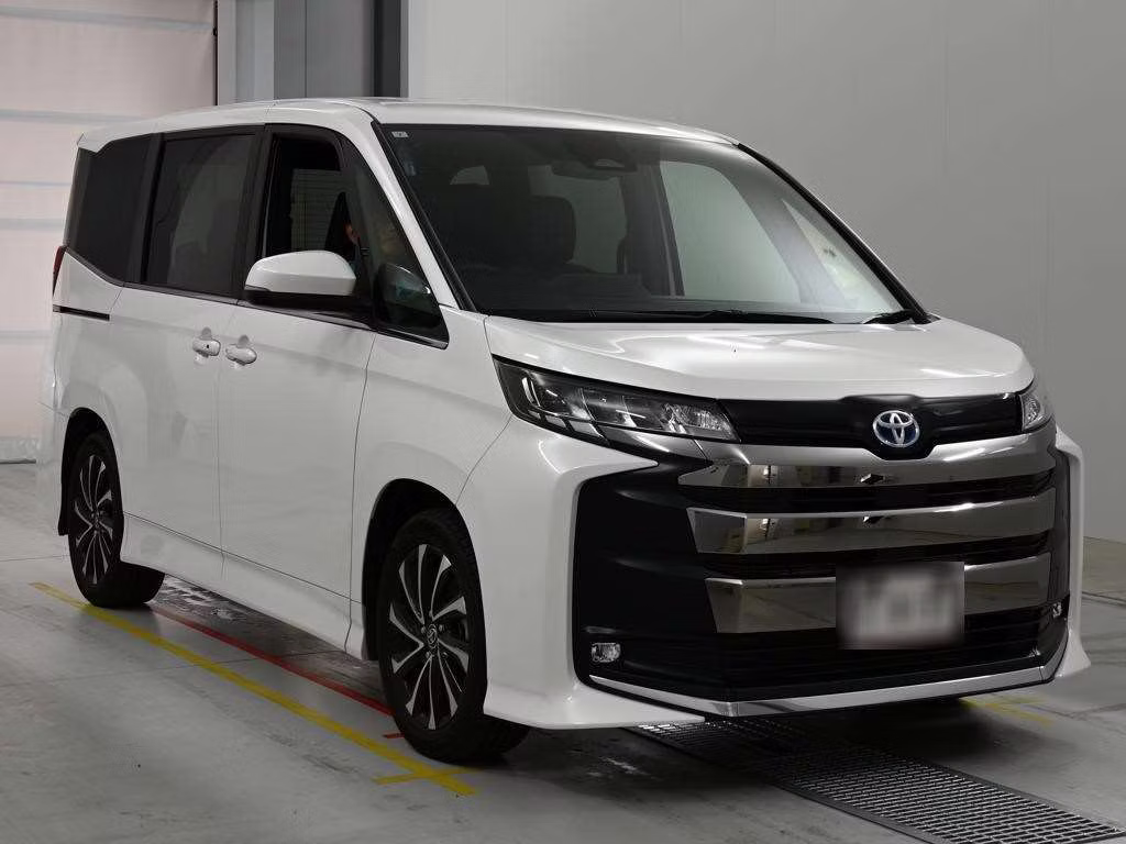 TOYOTA NOAH