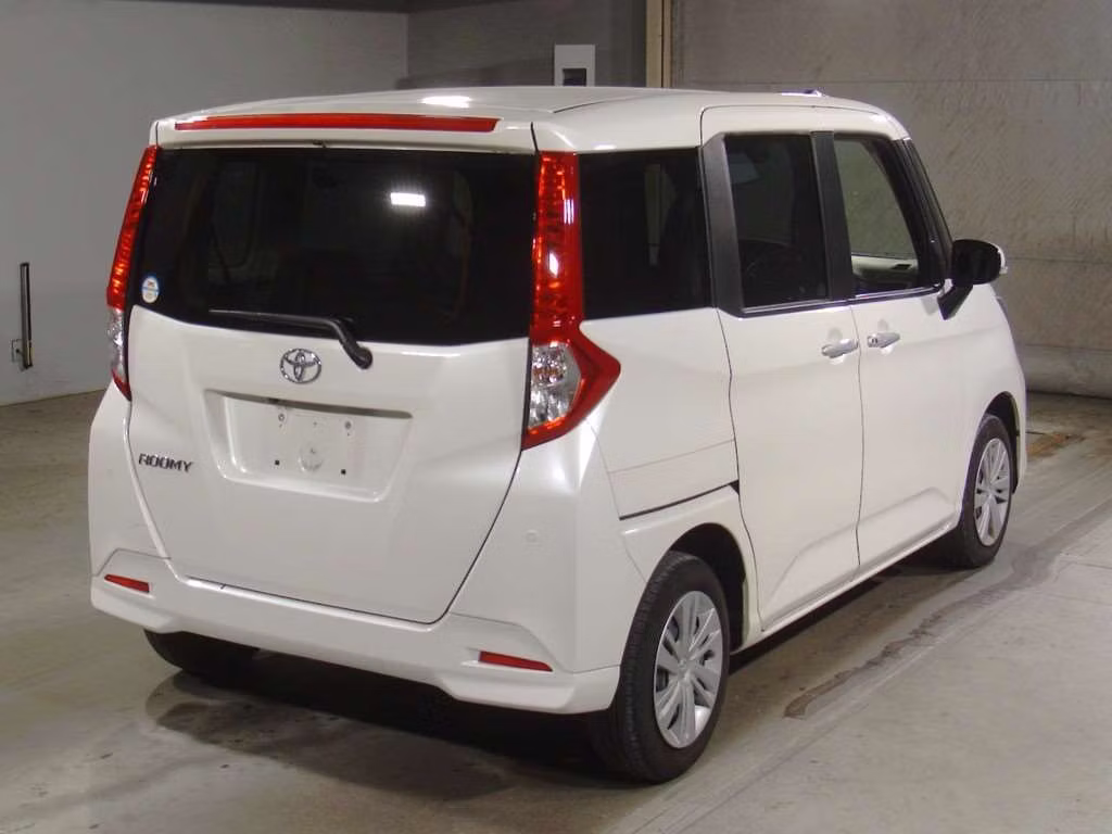 TOYOTA ROOMY