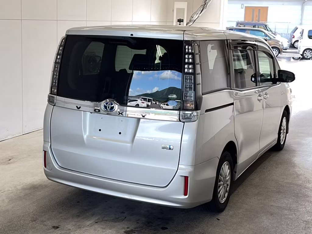 TOYOTA VOXY