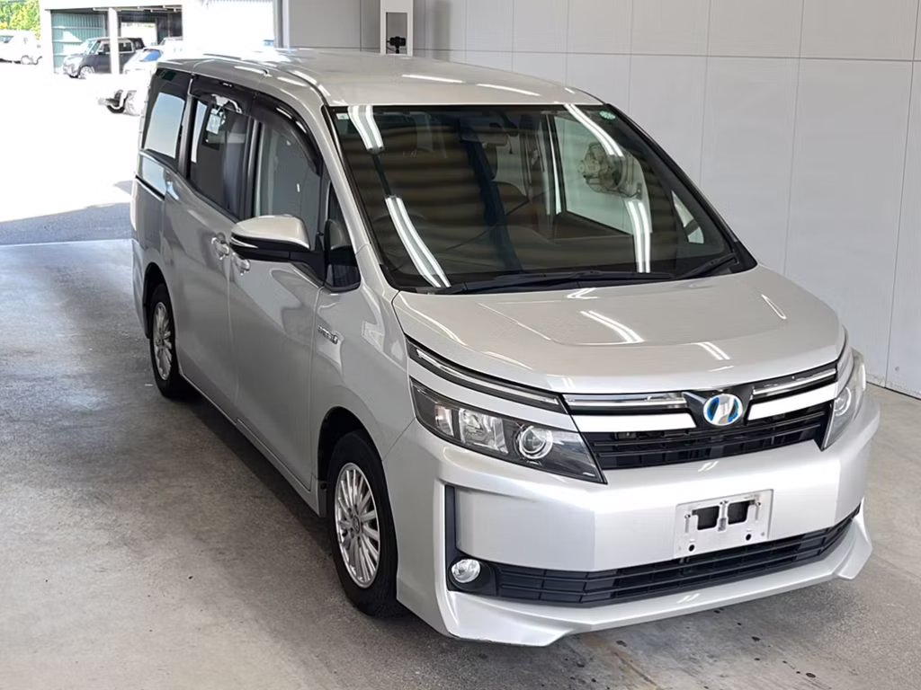 TOYOTA VOXY