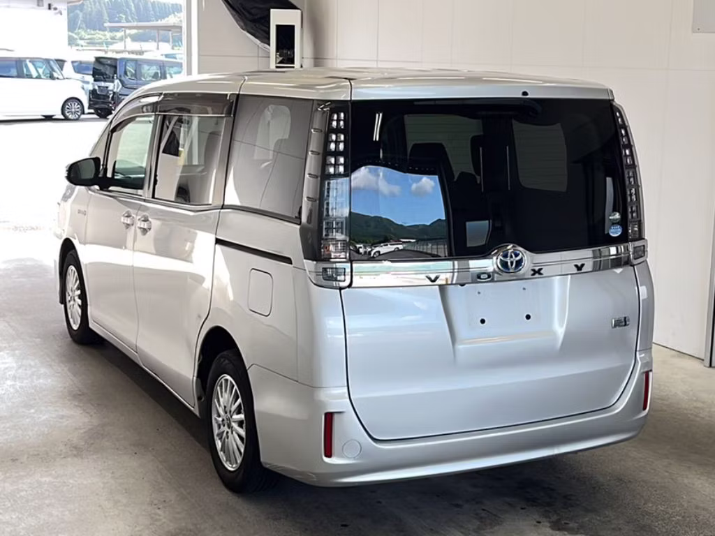 TOYOTA VOXY