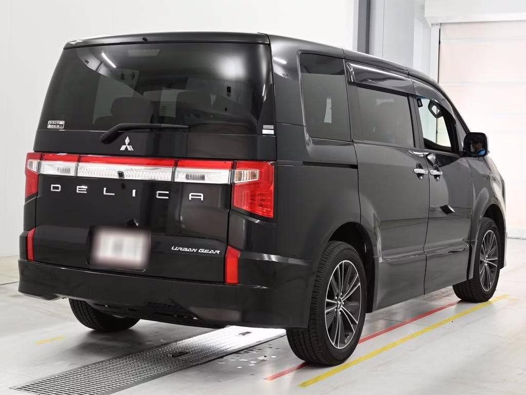 MITSUBISHI DELICA D:5