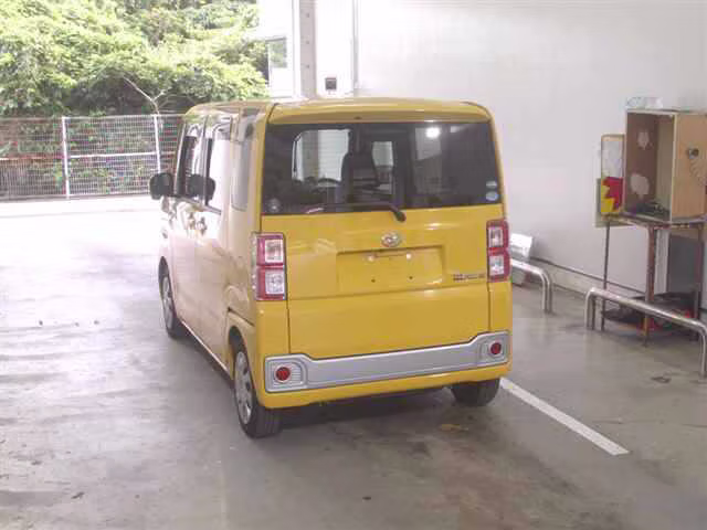 DAIHATSU WAKE