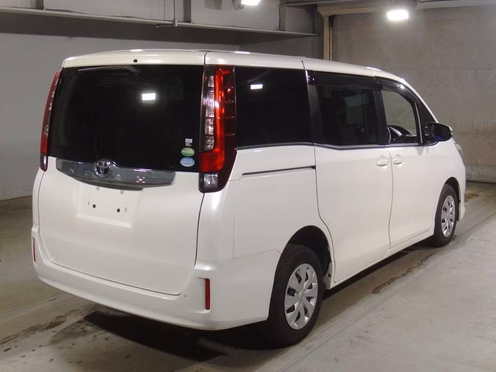 TOYOTA NOAH