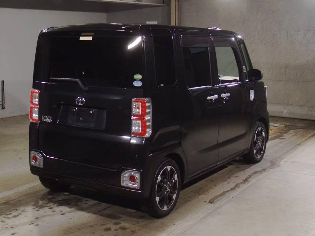 TOYOTA PIXIS MEGA